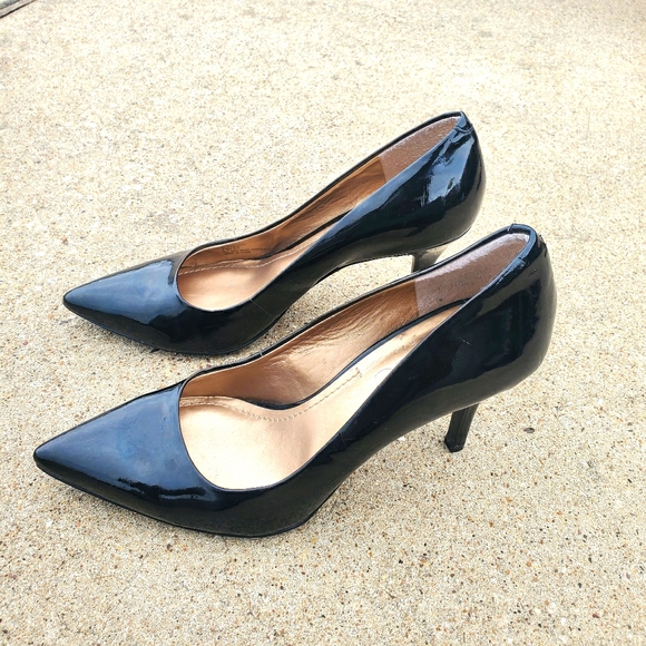 BCBG Paris Black Stiletto Heels sz 7B / 37 - Picture 4 of 9